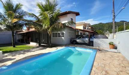 Casa com piscina Cachoeira do bom Jesus, próximo a praia