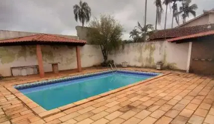 Casa - Térrea Centro - Piscina - 600,00m² terreno