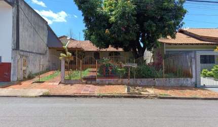 CASA COM ESPAÇO COMERCIAL - RUA PLANALTO - EXCELENTE PARA COMÉRCIO