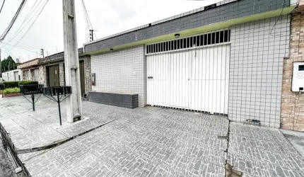 Parque das Laranjeiras - Casa térrea de 180m² com 3 Quartos sendo 2 suítes e 2 Vagas cobertas