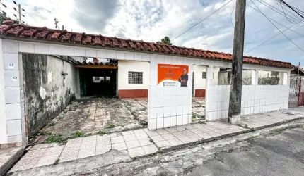 Casa de 222m² com 3 Quartos sendo 1 Suítes e 5 Vagas -  Para investimento no Parque 10