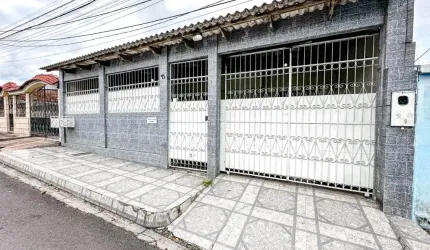 Casa de 160m² com 3 Quartos e 5 Vagas de garagem Cobertas no Conjunto Renato Souza Pinto