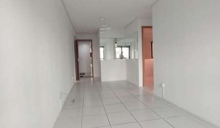 Apartamento 2 quartos no Espinheiro com Varanda Excelente Localização