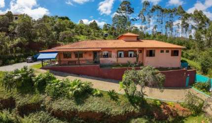 Casa com 6 Suítes, 2.000m², vista para as montanhas e total privacidade!