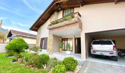 Casa alto padrão a venda no bairro Vila Lalau próximo a WEG