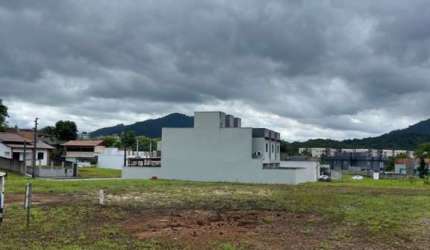 Lote a venda no Jaragua 99