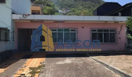 Casa com 3 quartos para alugar na Avenida Governador Jorge Lacerda, --, Costeira do Pirajubaé, Florianópolis por R$ 11.000
