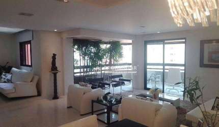 Apartamento com 3 dormitórios em Moema