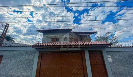 Sobrado com 4 dormitórios à venda em Interlagos