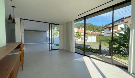Venda | Casa com 3 suítes + 2 vagas