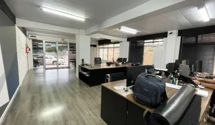 Loja comercial com 4 vagas
