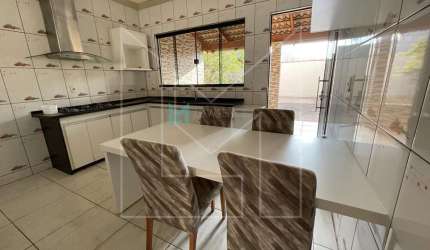 Casa para Venda em Caldas Novas, Jardim Metodista, 3 dormitórios, 1 suíte, 2 banheiros, 2 vagas