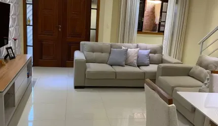 Excelente casa dúplex com 4 dormitórios, na Estrada da Cachamorra em Campo Grande.