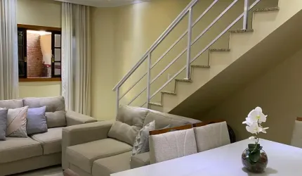 Excelente casa dúplex com 4 dormitórios, na Estrada da Cachamorra em Campo Grande.