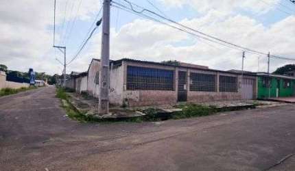Casa de esquina com 3 quartos - Lírio do Vale - Manaus - AM