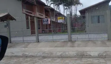 Casa em condomínio fechado com 2 quartos à venda no Martim de Sá, Caraguatatuba  por R$ 465.000