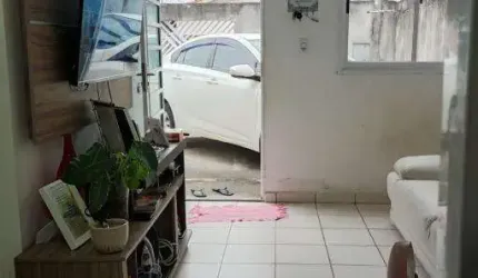 Casa com 2 quartos à venda no Pegorelli, Caraguatatuba  por R$ 235.000