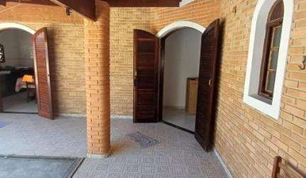 Casa com 3 quartos à venda no Martim de Sá, Caraguatatuba  por R$ 750.000