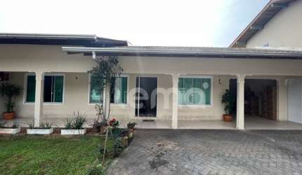 Casa com 4 quartos à venda na Escola Agrícola, Blumenau , 270 m2 por R$ 990.000