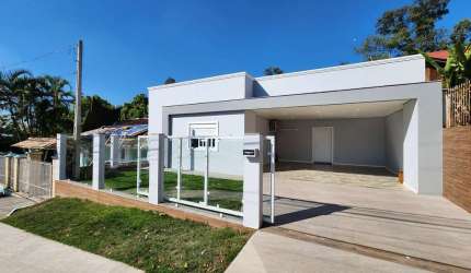 Casa 3 dormitórios com suíte piscina área gourmet