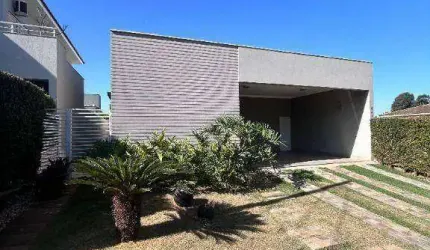 Sobrado à venda no Figueira I com 4 dormitórios e varanda gourmet/ Próximo a Madalê !!