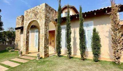 Casa à venda no Condomínio Monte Carlo, com 3 suítes, totalmente planejada - Próximo ao Compre Mix!!
