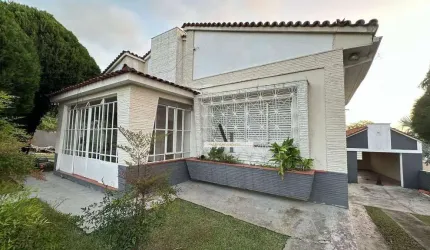 Casa com 2 dormitórios à venda, 300 m² por R$ 1.599.990,00 - Arujazinho I. II E III - Arujá/SP