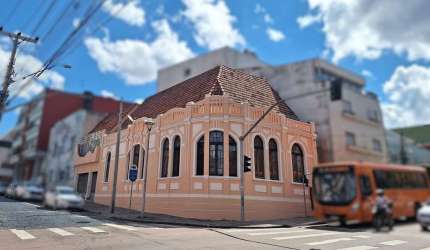 Apartamento com 1 quarto  para alugar, 15.00 m2 por R$890.00  - Sao Francisco - Curitiba/PR