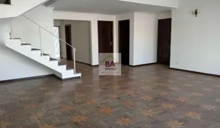 Maravilhoso Sobrado!!! Rua Calma e larga!!   243 M² de área util.  4 Dormitórios 2 suítes !!!!