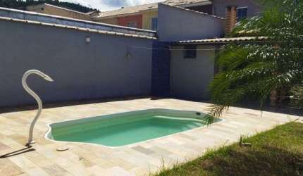 Casa com espaço gourmet e piscina
