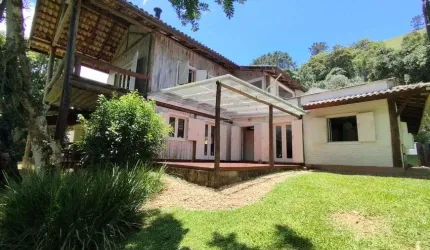 Casa com cachoeira privativa em Visconde de Mauá
