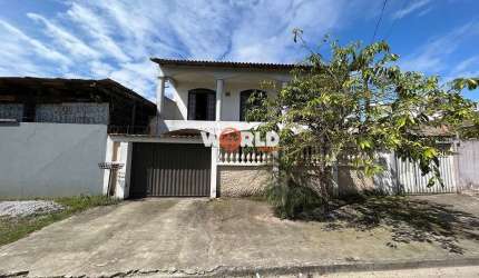 Sobrado grande com 4 quartos sendo 1 suíte