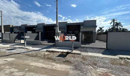 casa com 2 quartos  sendo 1 suíte com piscina