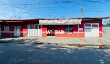 Casa com ponto comercial Emboguaçu