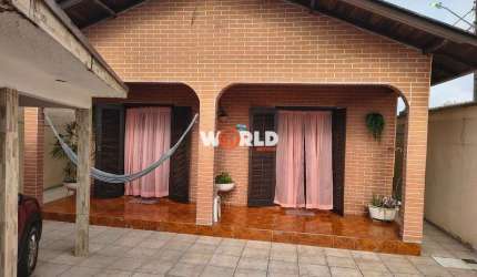Casa Grande com Suite. Prox. ao Centro da cidade.