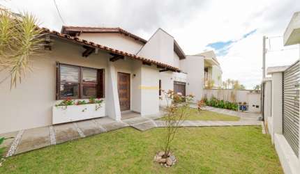 Casa 3 dormitórios (1 suíte), 3 banheiros e 4 vagas no Uberaba.
