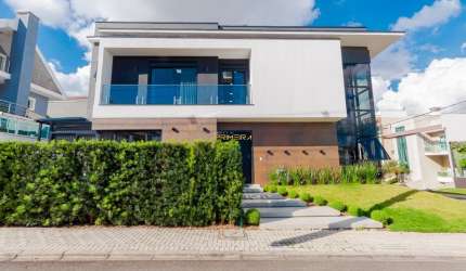 Cond. Plaza Madrid - Casa 4 dormitórios, sendo 4 suites e 7 vagas no Neoville.