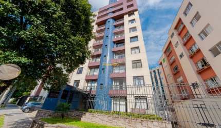 Studio no Edifício Normandie com 1 Quarto, 1 Vaga e Sacada no Centro Cívico