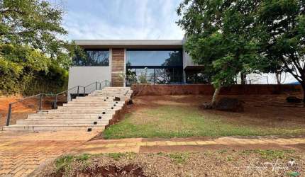 Sobrado moderno à venda no Aldeia do Vale com 4 suítes, lazer completo e localização privilegiada