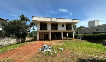 Sobrado inacabado à venda no Aldeia do Vale com 5 suítes, varanda gourmet e amplo potencial de personalização