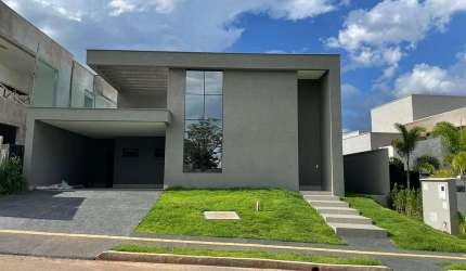 Casa térrea à venda no Portal do Sol Garden – 4 suítes, 235 m² e piscina privativa no Goiânia Golfe Clube