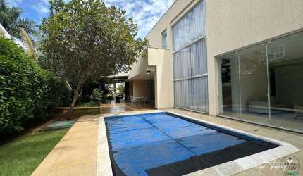 Sobrado à venda no Aldeia do Vale com 7 suítes, loft independente e lazer completo