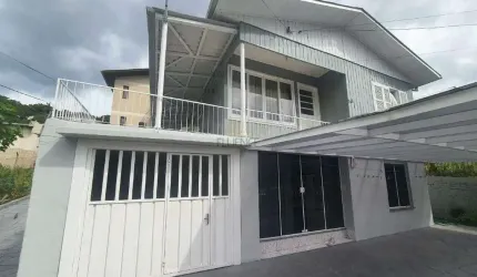 Lindas casas/Duas casas no terreno- excelente localização.