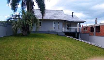 FLUENCE IMÓVEIS VENDE EXCELENTE CASA COM PISCINA NO BAIRRO SANTA MARTA EM BENTO GONÇALVES .