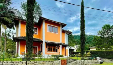 Casa com 3 dormitórios à venda, 220 m² por R$ 920.000,00 - Vargem Grande - Teresópolis/RJ
