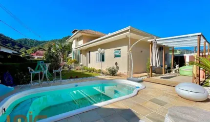 Casa com 3 dormitórios à venda, 470 m² por R$ 1.590.000,00 - Vargem Grande - Teresópolis/RJ
