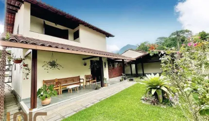 Casa com 3 dormitórios à venda, 239 m² por R$ 1.400.000,00 - Comary - Teresópolis/RJ