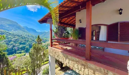 Casa com 4 dormitórios à venda, 326 m² por R$ 1.650.000,00 - Albuquerque - Teresópolis/RJ