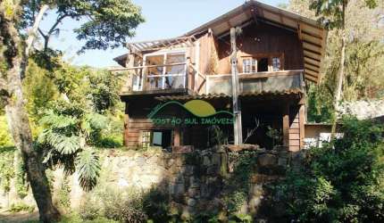 Casa rústica com dois quartos em meio a natureza da Costa de Dentro - Pântano do Sul - Florianópoli