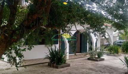 Casa Espaçosa em Morro das Pedras - Ótimo Investimento no Sul da Ilha, rua sem saída a 200 metros d